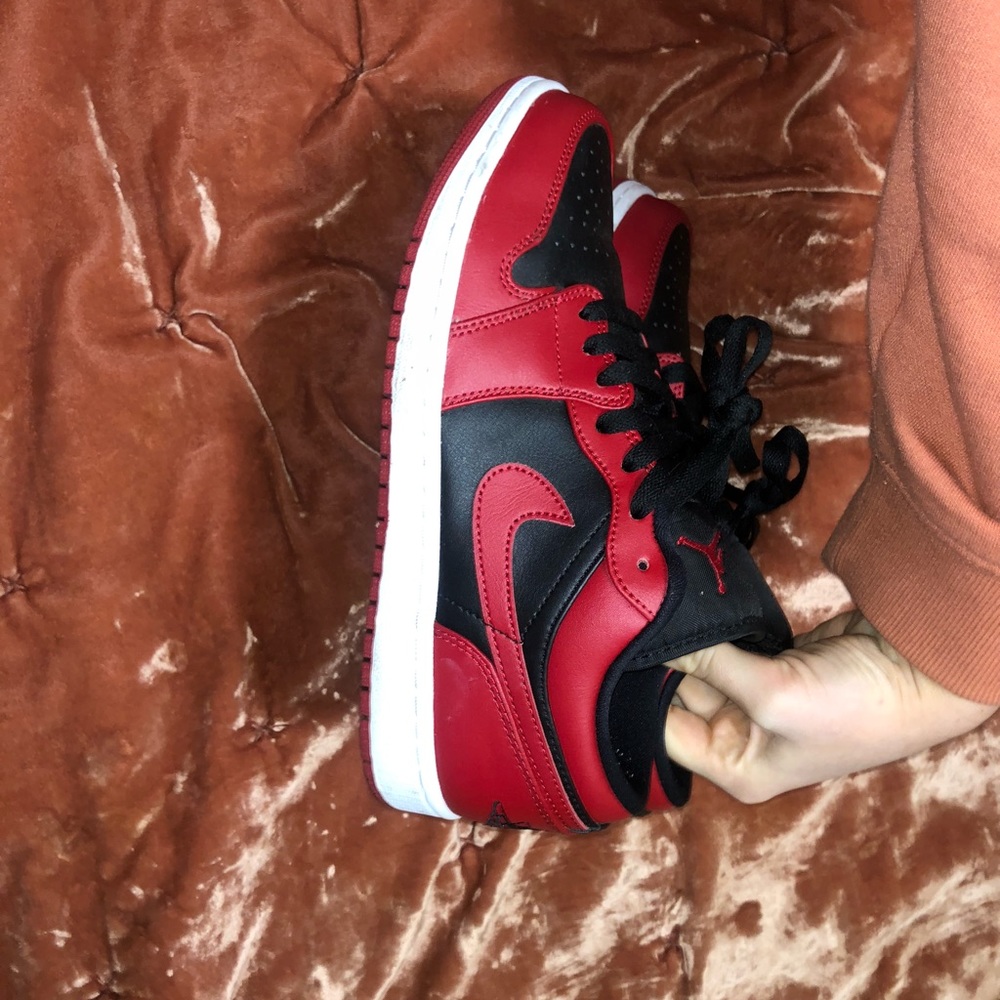 AJ1 low